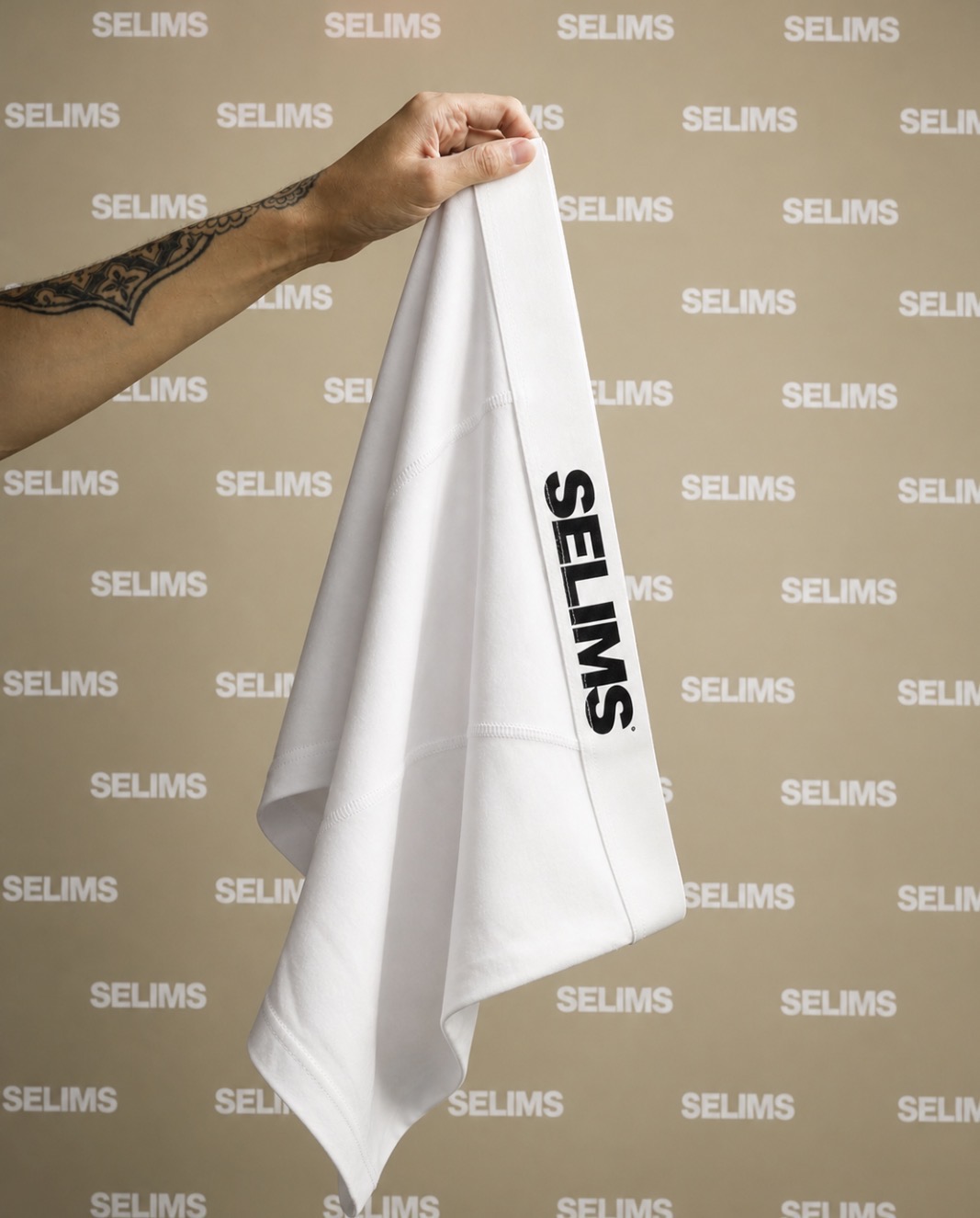 Remera Emblema Logo Blanca