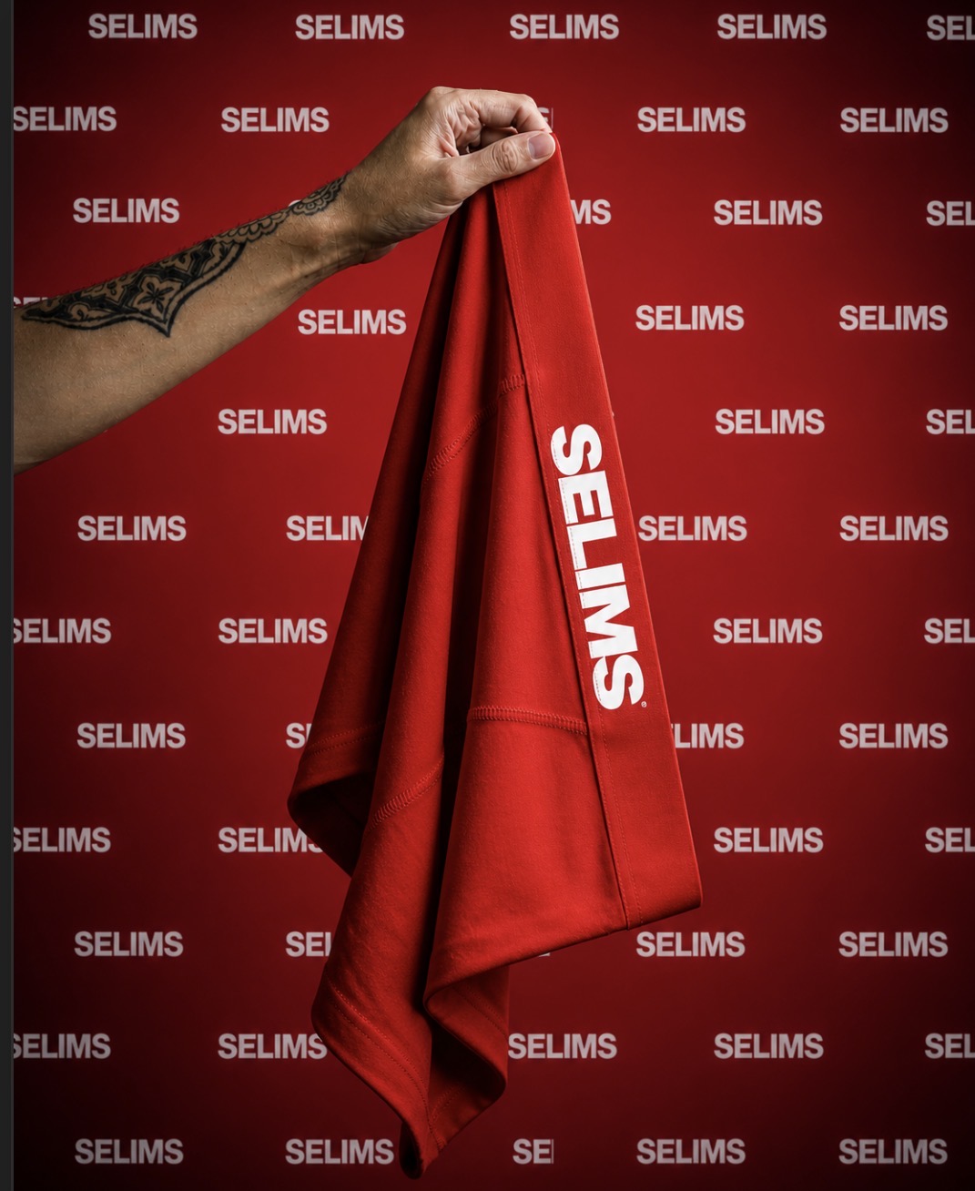 Remera Emblema Logo Roja